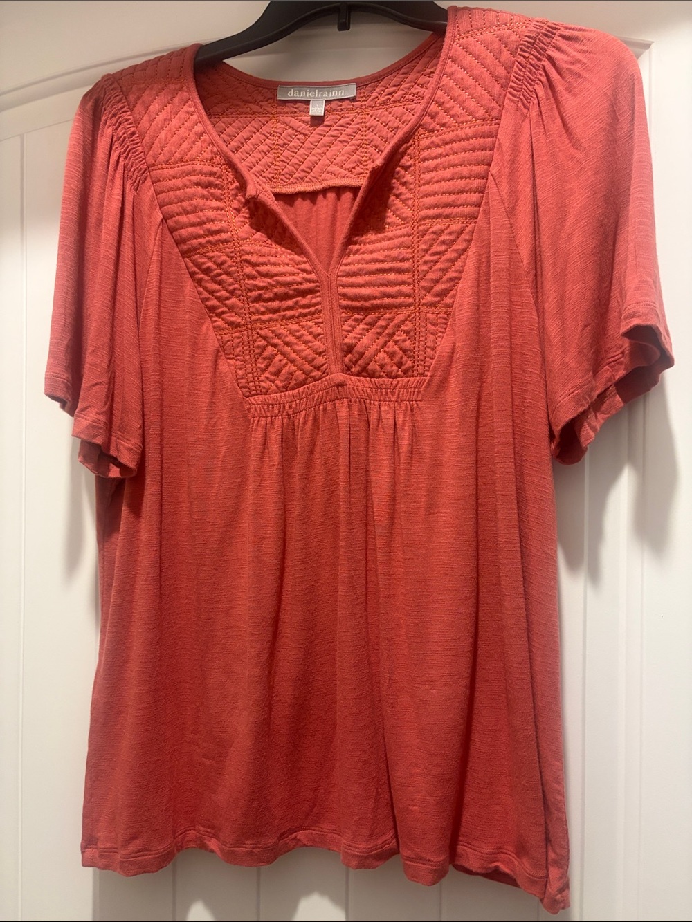 Daniel Rainn Coral Textured V-Neck Tunic Top